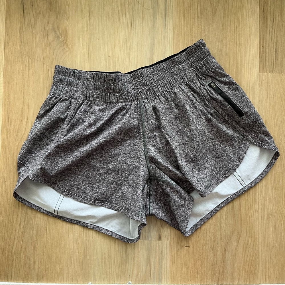 NWOT Lululemon Hotty Hot Short 4 inch Size 8